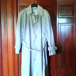 Beautiful vintage London Fog raincoat